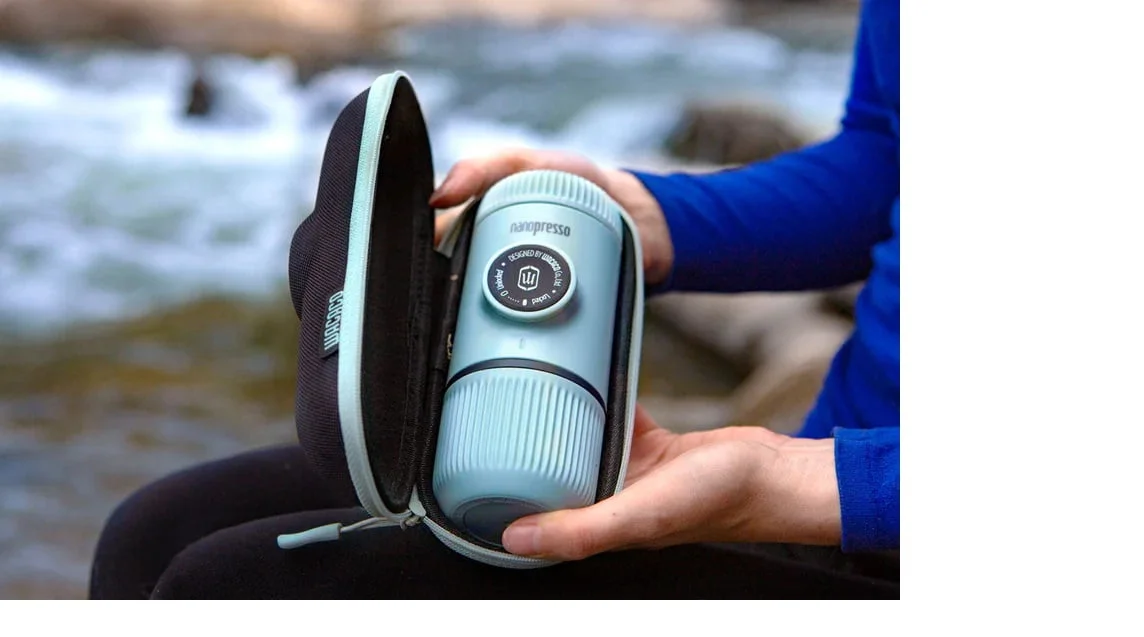 ماكينة صنع القهوة المحمولة نانوبريسو من واكاكو + جراب
