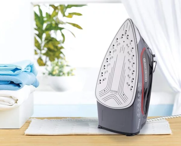 ⁦مكواة بخار بلاك + ديكر، 2200 وات، متعددة الألوان- X2050-B5⁩ - الصورة ⁦5⁩