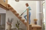 ⁦مكنسة كهربائية لاسلكية 2 في 1 من بلاك اند ديكر، بجهد 18 فولت، لتنظيف الارضيات، بلون رمادي، SVB520JW-QW⁩ - الصورة ⁦8⁩