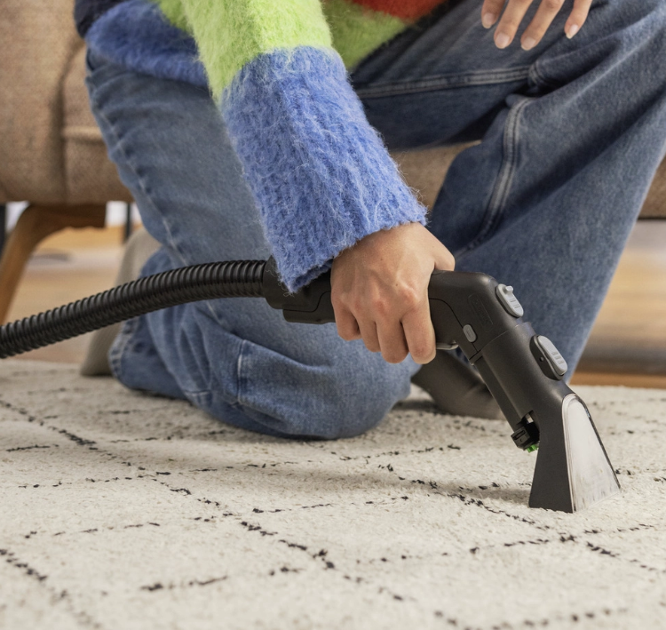 مكنسة غسيل السجاد والكنب كارشر Compact – قدرة 500 واط – 1.7 لتر – أبيض – SE3 - الصورة 6