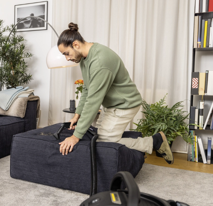 مكنسة 3×1 (غسيل + شفط رطب + شفط جاف) من كارشر – قدرة 1000 واط – 4 لتر – أبيض – SE4+ - الصورة 6