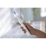 Philips فرشاة أسنان كهربائية فيليبس سونيكير قابلة لإعادة الشحن – Series 1100 – موديل HX3641/01 – أبيض - Image 4
